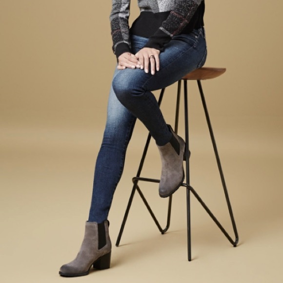 New! Sam Edelman “Hanley” Chelsea boot - Picture 2 of 8